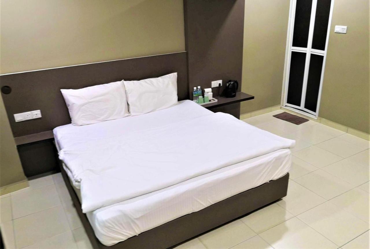 Tropika Garden Hotel Johor Bahru Exteriör bild